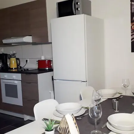 Frisch Renovierte Ferienwohnung Mit Tv Und Wlan Appartement Duisbourg